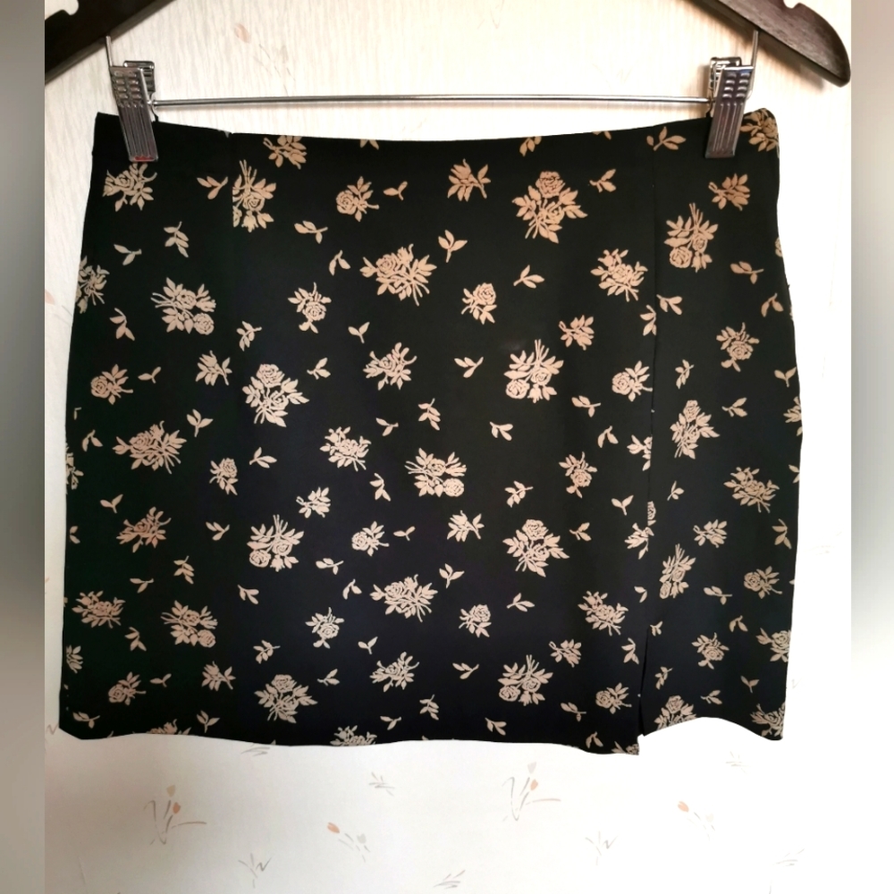 Size 40 mini skirt